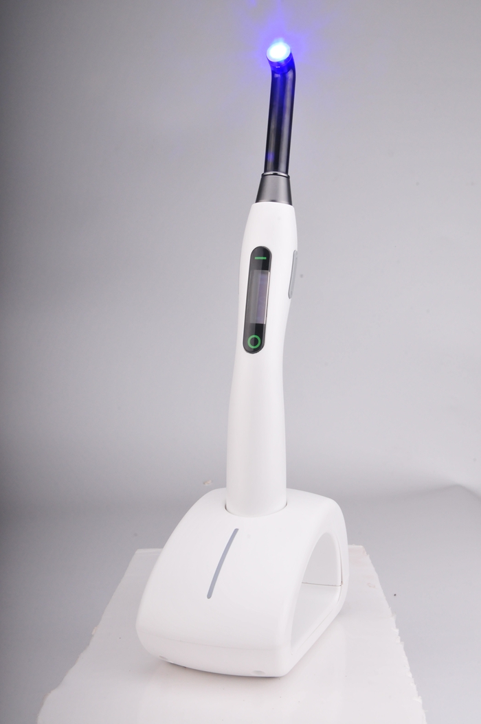 歯科用LED光重合器Xlite4（7W-2000mWcm²）
